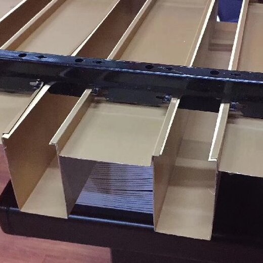 生產鋁晟吊頂木紋凹凸板